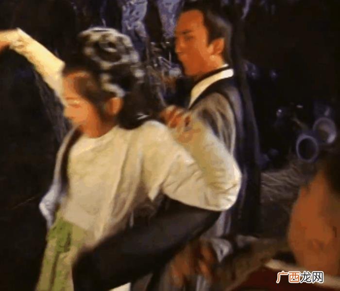 演员女周杰，周杰昔日拍戏被扒对女演员苏瑾咸猪手