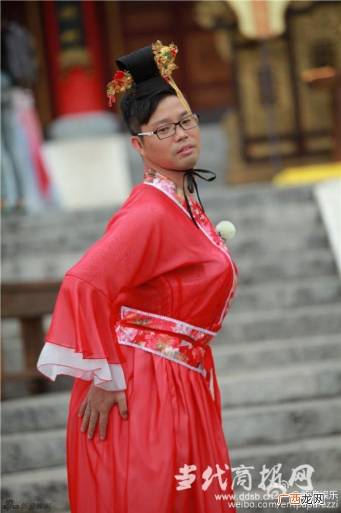 张艺兴女装，张艺兴扮女装红裙飘飘极限六仙女...