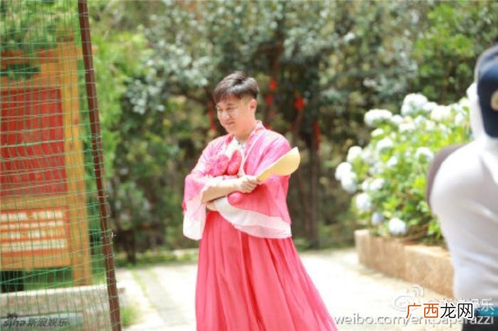张艺兴女装，张艺兴扮女装红裙飘飘极限六仙女...