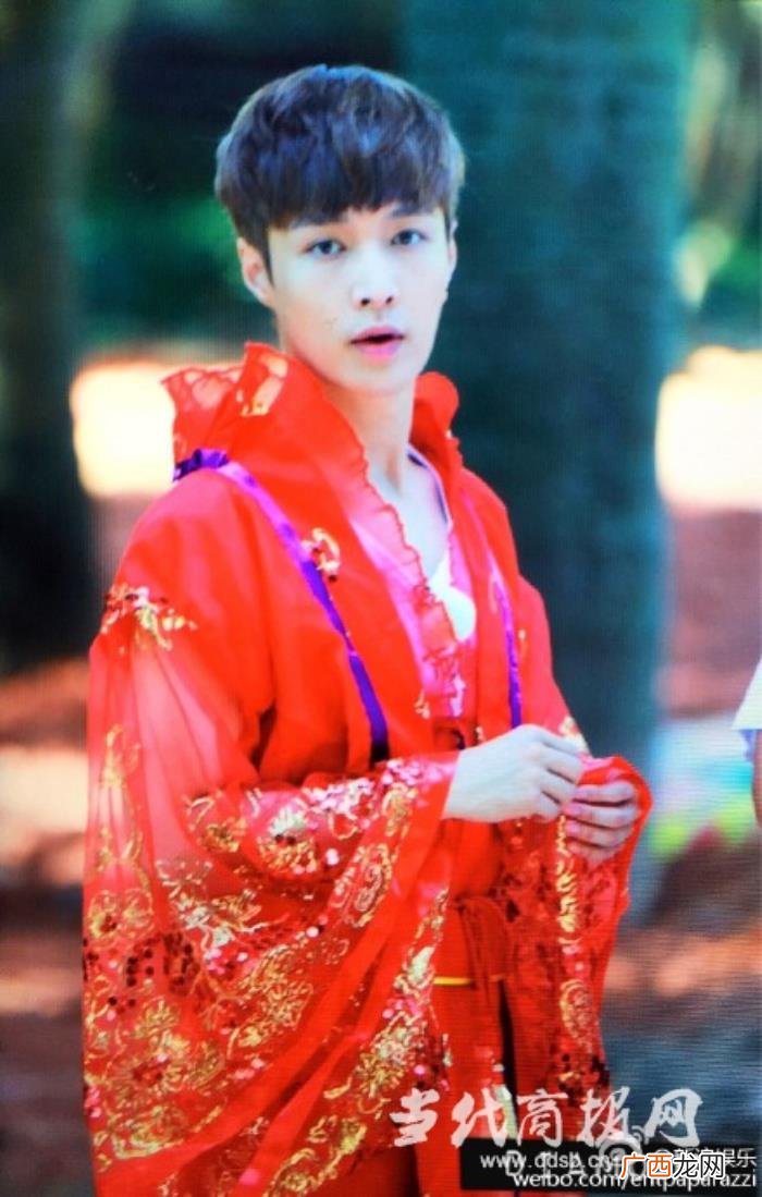 张艺兴女装，张艺兴扮女装红裙飘飘极限六仙女...