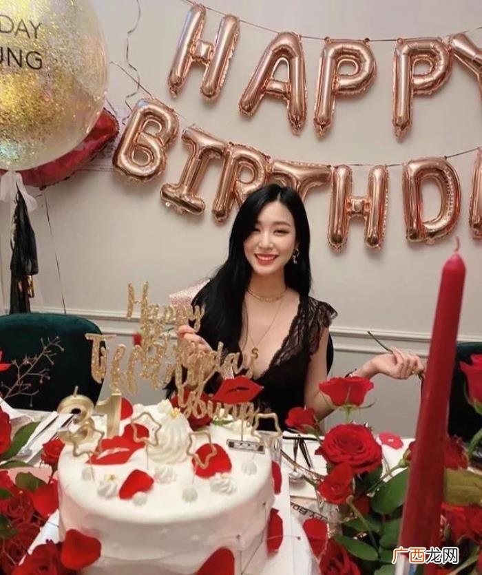 黄美英生日，齐聚一堂庆祝黄美英生日暨出道13周年纪念日
