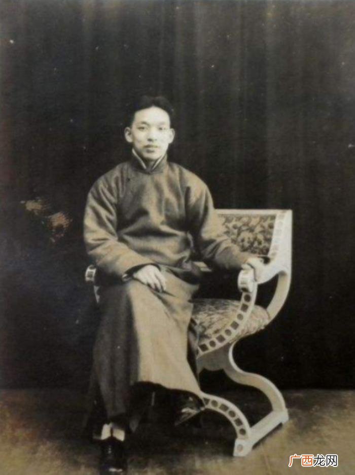 长衫套马褂，马褂长衫为什么是民国男神们的标配