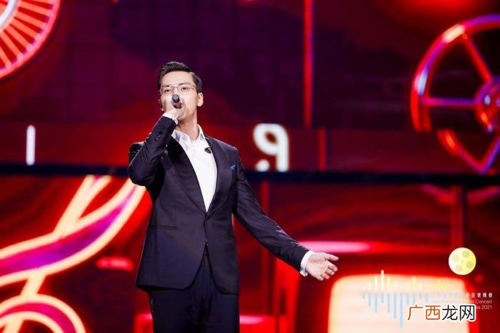 陈伟霆晚会，陈伟霆出席2021大湾区中秋电影音乐晚会