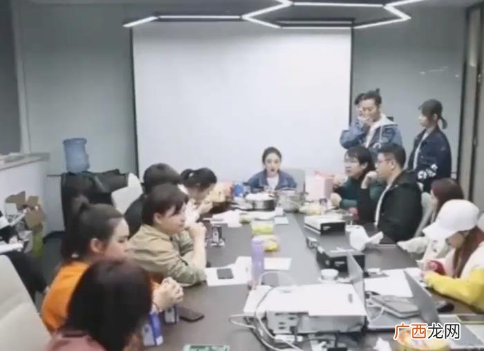 李佳琦薇娅，看看薇娅和李佳琦的真实关系就知道了