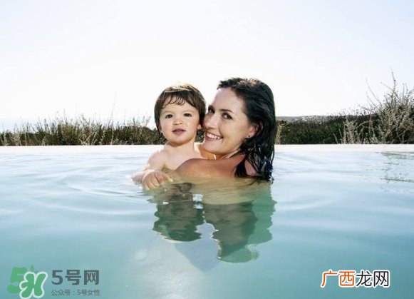 水中分娩时难产怎么办？水中分娩和无痛分娩哪个好？