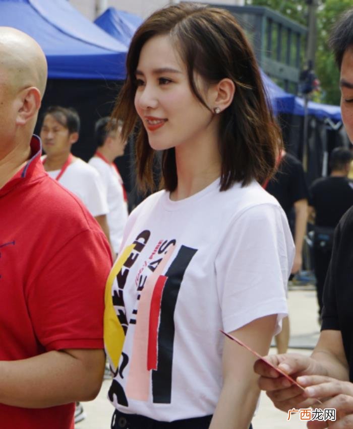 刘诗诗的脚，32岁刘诗诗一个勾腿踮脚少女气质真绝