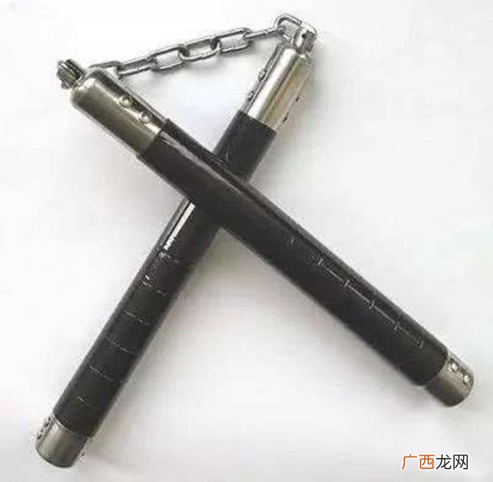 双节棍实战，李小龙电影中大放异彩的双节棍能实战吗