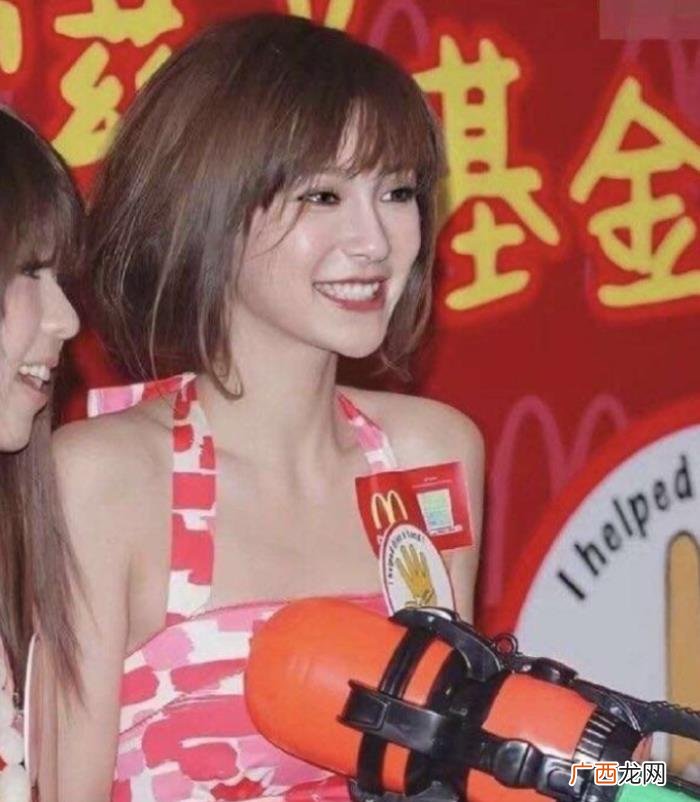肖战的侧颜，肖战绝美侧颜简直不给女明星留后路