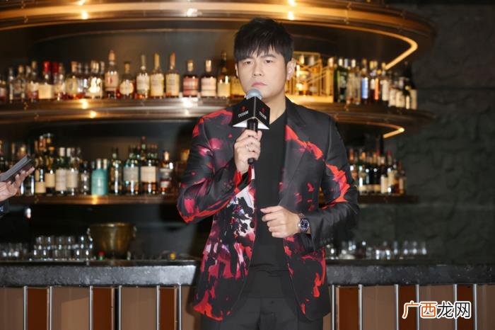 中年周杰伦，41岁周杰伦中年发福公开吐槽自己身材