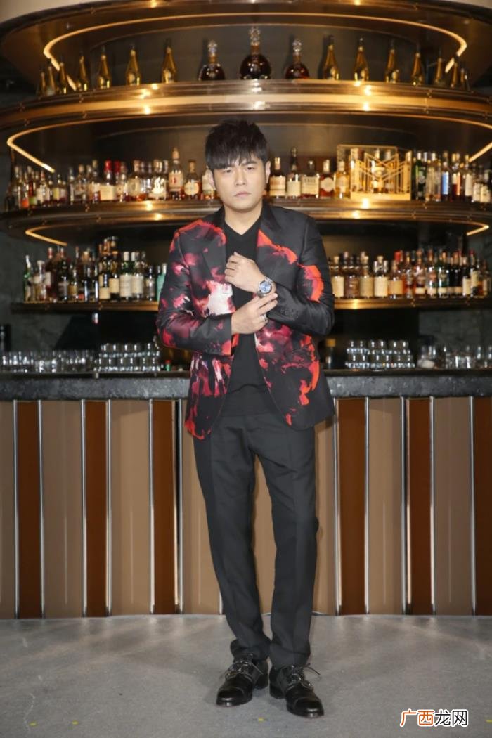 中年周杰伦，41岁周杰伦中年发福公开吐槽自己身材