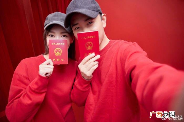 罗晋婚纱照，唐嫣罗晋晒结婚证婚纱照甜蜜宣布婚讯