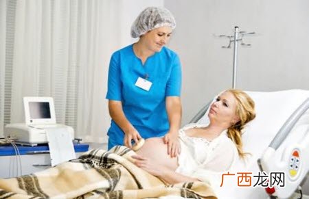 为什么要避免空腹分娩生孩子
