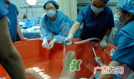 产后妈妈自述：水中分娩是一种什么体验？