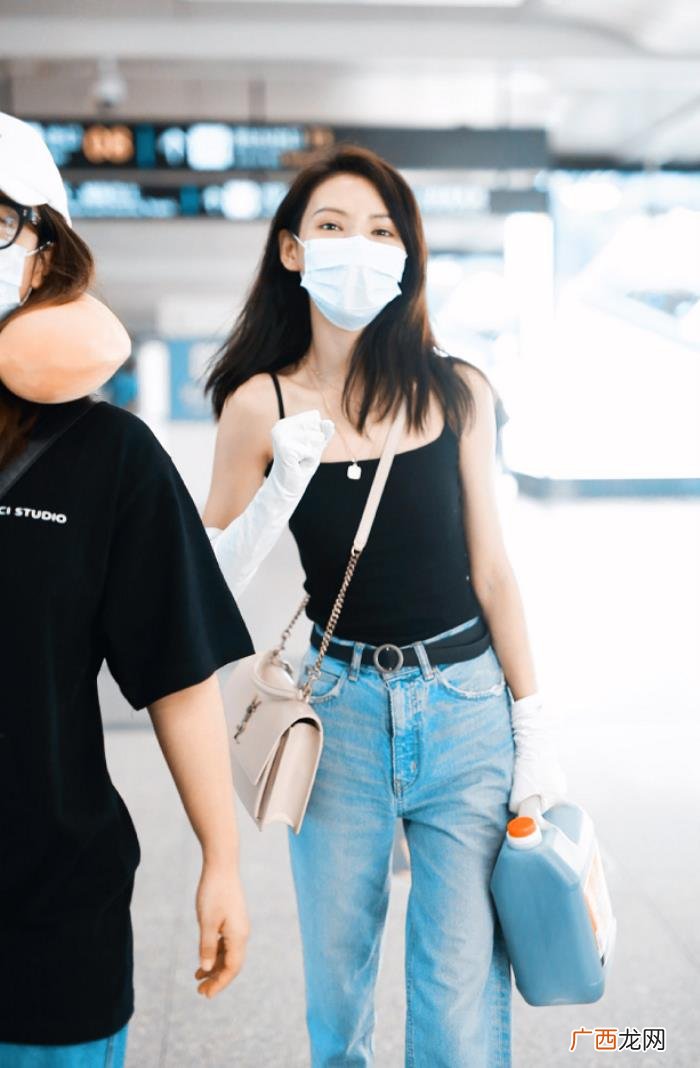 张予曦粉丝，张予曦机场收到粉丝送的10斤陈醋
