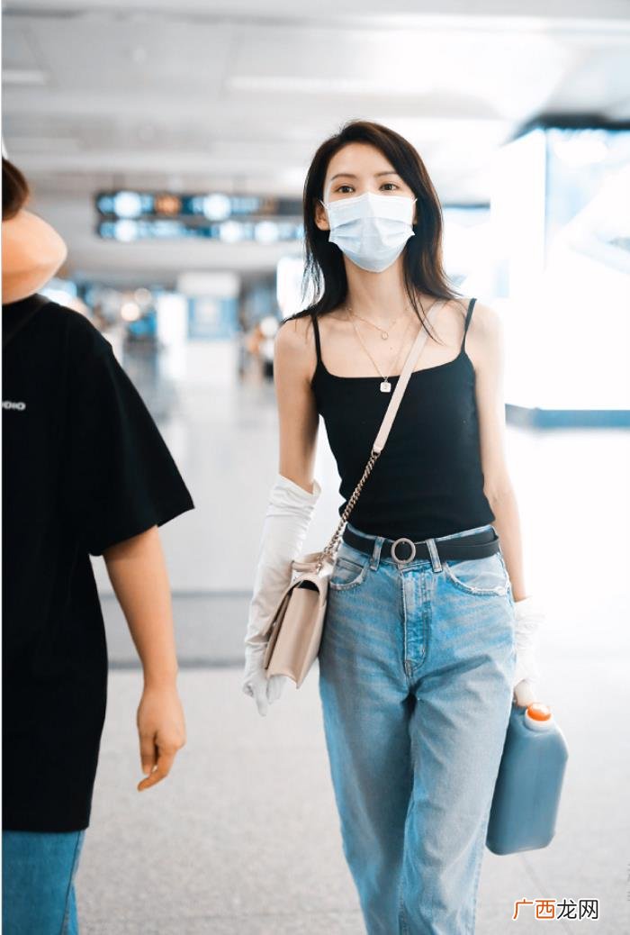 张予曦粉丝，张予曦机场收到粉丝送的10斤陈醋