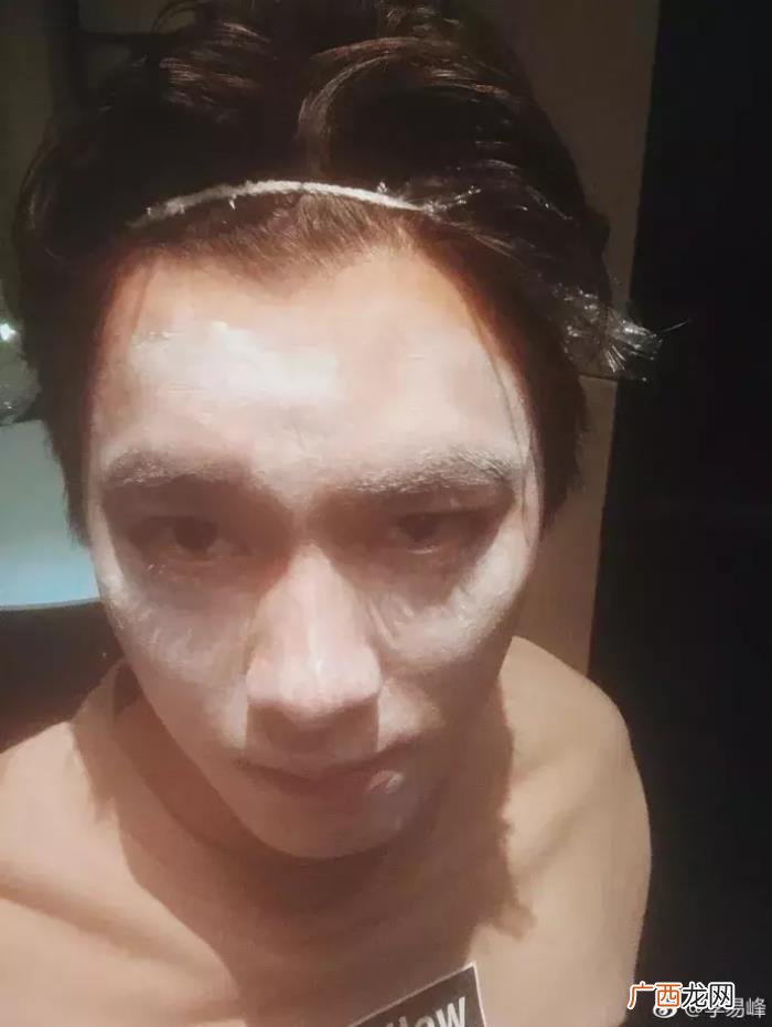 李易峰私照，李易峰微博粉丝突破4000万发帅气私照