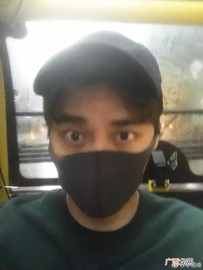 李易峰私照，李易峰微博粉丝突破4000万发帅气私照