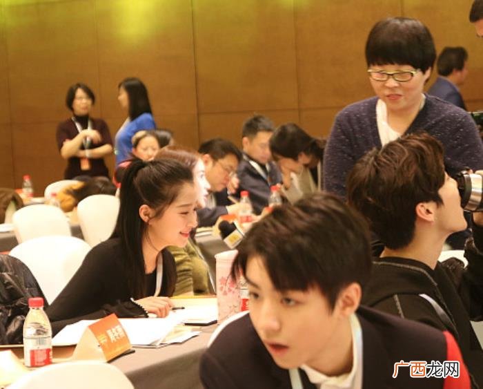 关晓彤虎扑，鹿晗给关晓彤庆生发祝福获虎扑空前好评