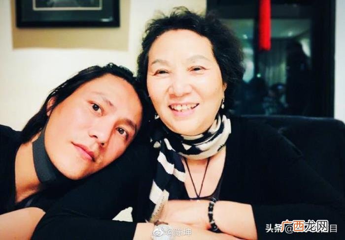 陈坤的微博，43岁陈坤发微博为68岁母亲庆生
