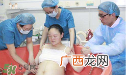 水中分娩是怎样的？水中分娩与传统分娩的区别有哪些？