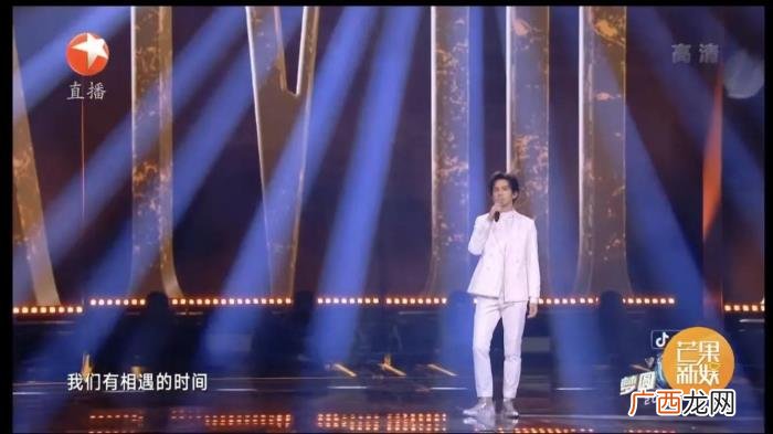 钟汉良跨年，钟汉良在东方卫视2021跨年音乐晚会演唱