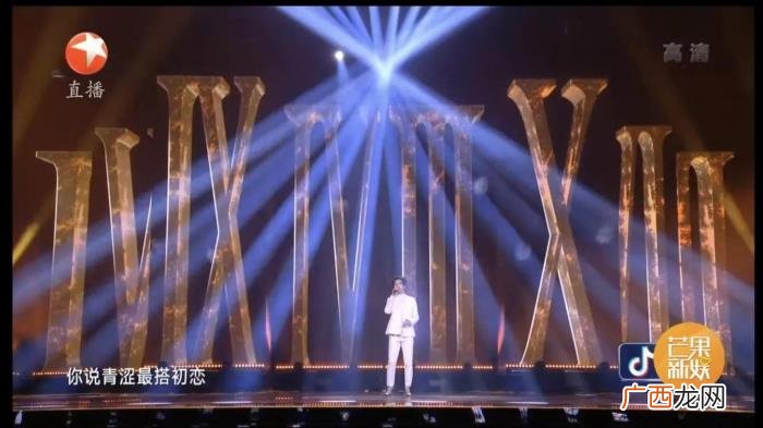 钟汉良跨年，钟汉良在东方卫视2021跨年音乐晚会演唱