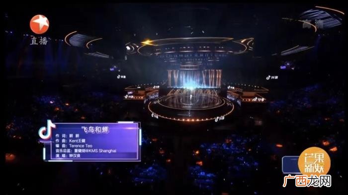 钟汉良跨年，钟汉良在东方卫视2021跨年音乐晚会演唱