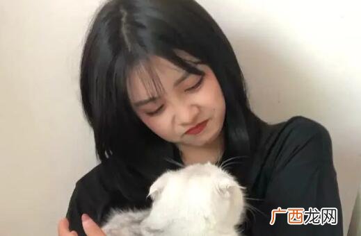 聊天怎么和女生打开话题？扮演熟人消除陌生感