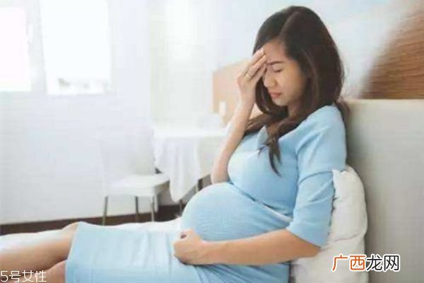 什么叫做诱导分娩法 什么叫作吸入分娩法