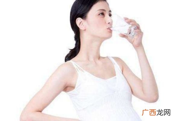 孕妇不爱喝水怎么办 孕妇不爱喝水的后果