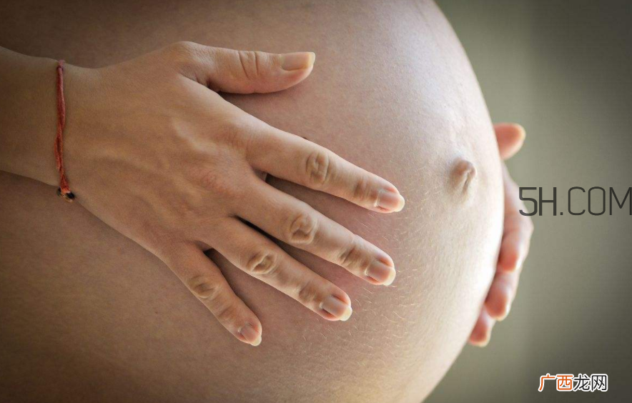 怀孕肚子痛正常吗？怀孕三个月胎儿无胎心是怎么回事？
