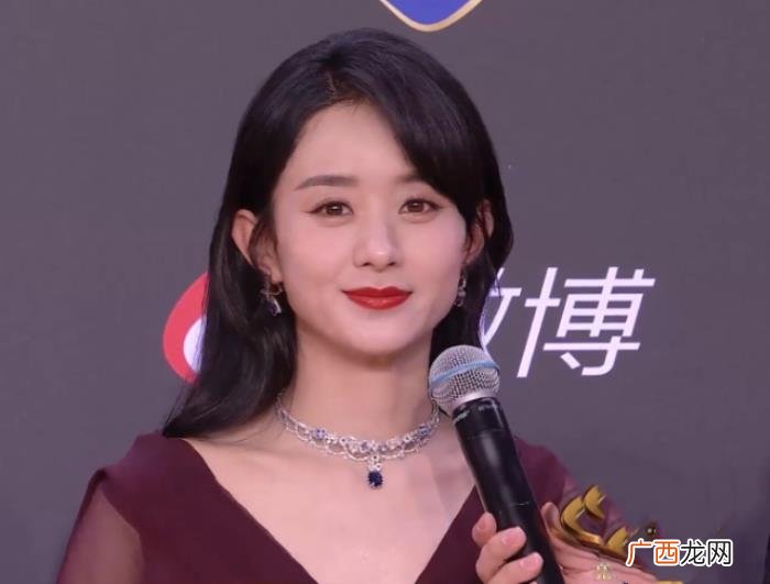 赵丽颖卷发，赵丽颖酷御卷发配烈焰红唇气场全开