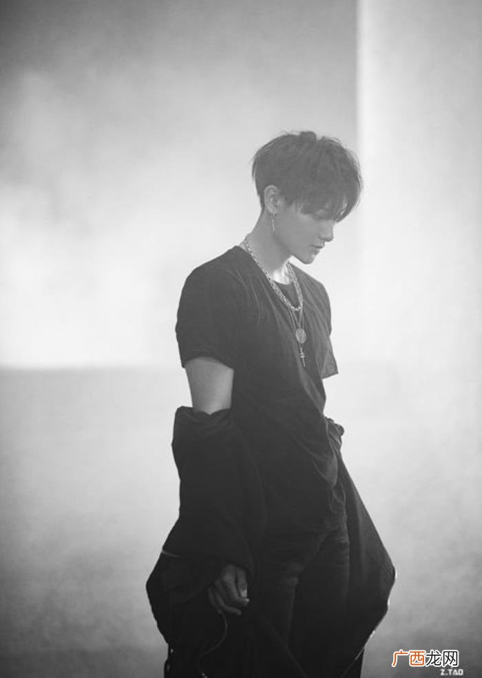 黄子韬跨年，黄子韬与东方卫视跨年盛典再续前缘