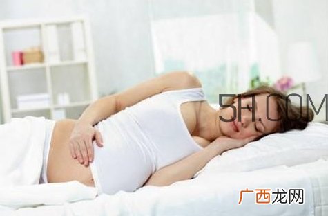 羊水早破的原因是什么？羊水早破能顺产吗？