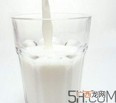 孕妇奶粉和钙片可以一起吃吗？喝孕妇奶粉还需要吃钙片吗？