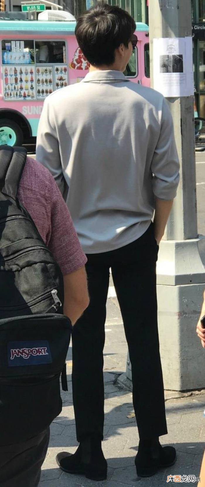 李易峰私下，李易峰私下逛街被拍能不能一眼认出他