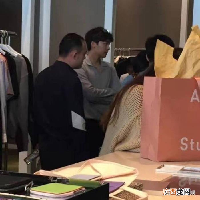 李易峰私下，李易峰私下逛街被拍能不能一眼认出他