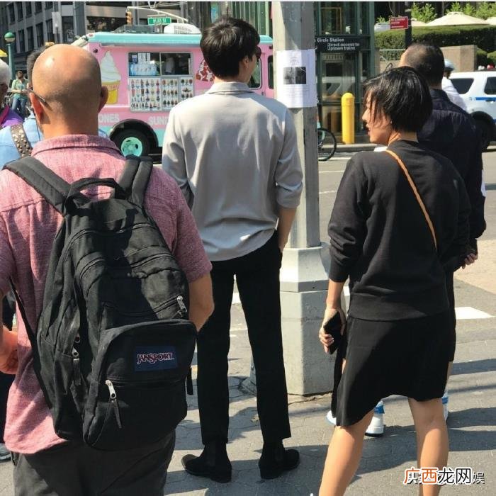 李易峰私下，李易峰私下逛街被拍能不能一眼认出他