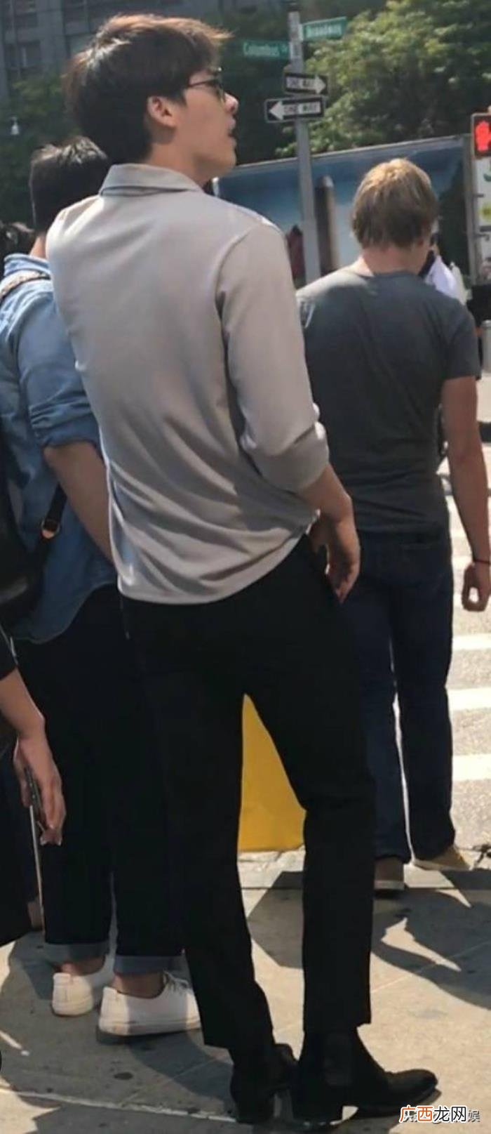 李易峰私下，李易峰私下逛街被拍能不能一眼认出他
