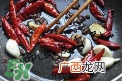 香辣蟹怎么做最好吃？香辣蟹怎么处理螃蟹？