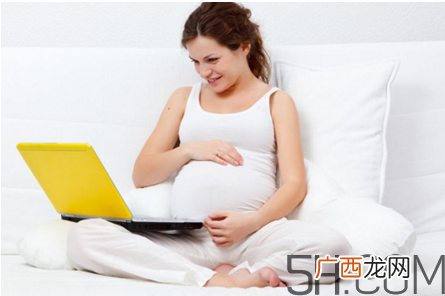 孕妇怎么睡觉对胎儿好？孕妇害喜怎么回事？
