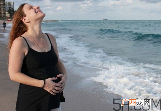 孕妇睡觉能伸懒腰吗？孕妇出门注意事项