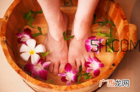 秋季孕妈泡脚需要注意什么？孕妈洗澡要注意哪些？