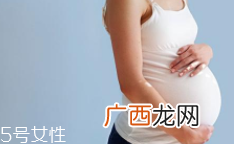 孕妈每天要吃多少叶酸？每人情况不同要咨询医生