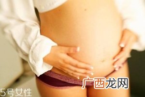 孕妈每天要吃多少叶酸？每人情况不同要咨询医生