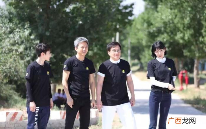 邓超的白发，邓超满头白发比65岁的成龙大哥还显老