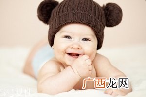 宝宝多大会翻身 宝宝翻身最早4月