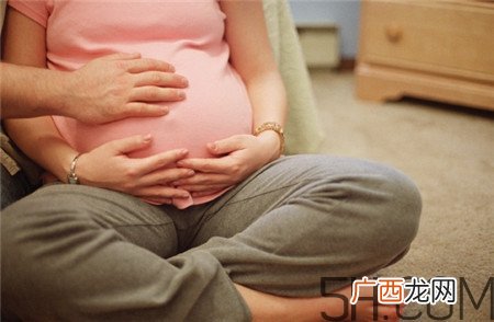 孕晚期真假宫缩怎么分辨?假性宫缩频繁是快生了吗?