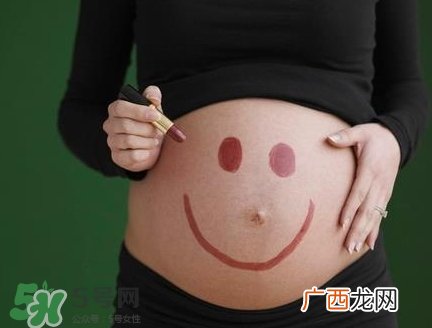 妊娠纹什么时候变白？妊娠纹产品什么时候用？