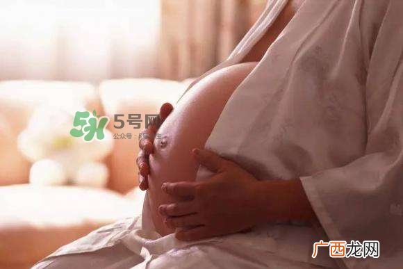 孕晚期肚子有规律的跳动是胎动吗？
